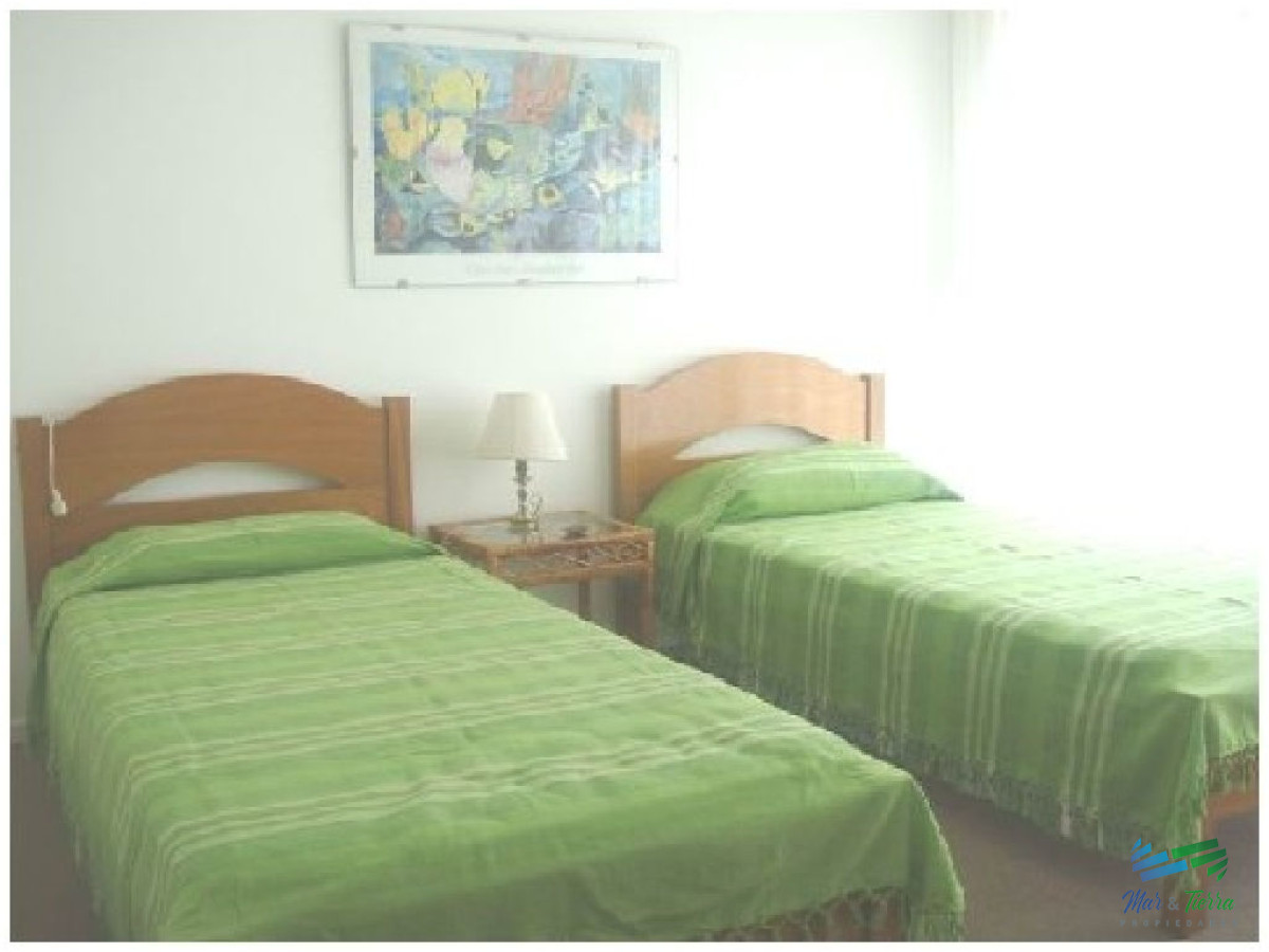 Apartamento ID.101 - Excelente opción en alquiler y venta, primera línea sobre el Puerto de Punta del Este. 