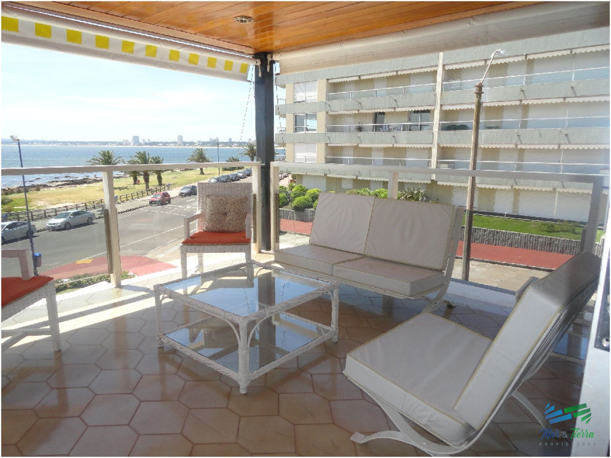 Apartamento ID.101 - Excelente opción en alquiler y venta, primera línea sobre el Puerto de Punta del Este. 