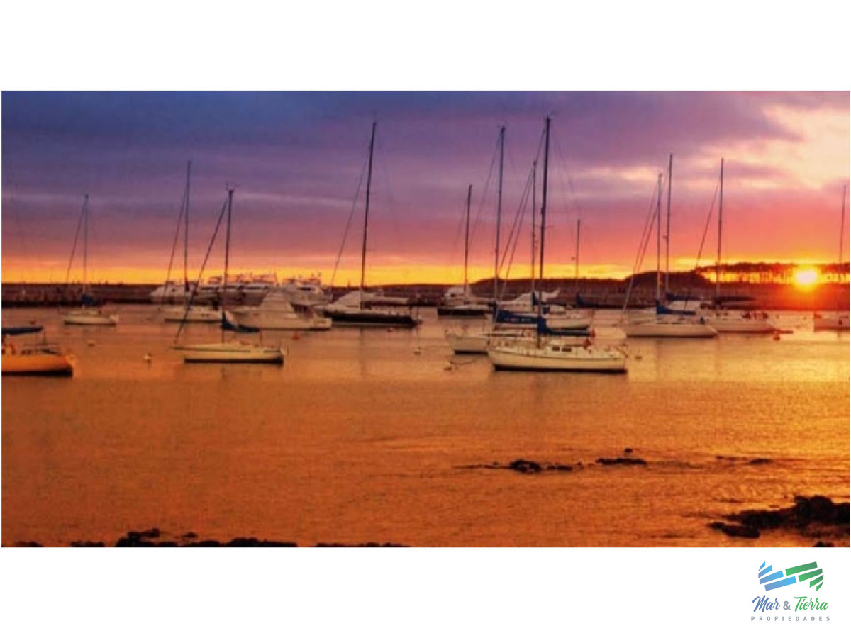 Apartamento ID.101 - Excelente opción en alquiler y venta, primera línea sobre el Puerto de Punta del Este. 