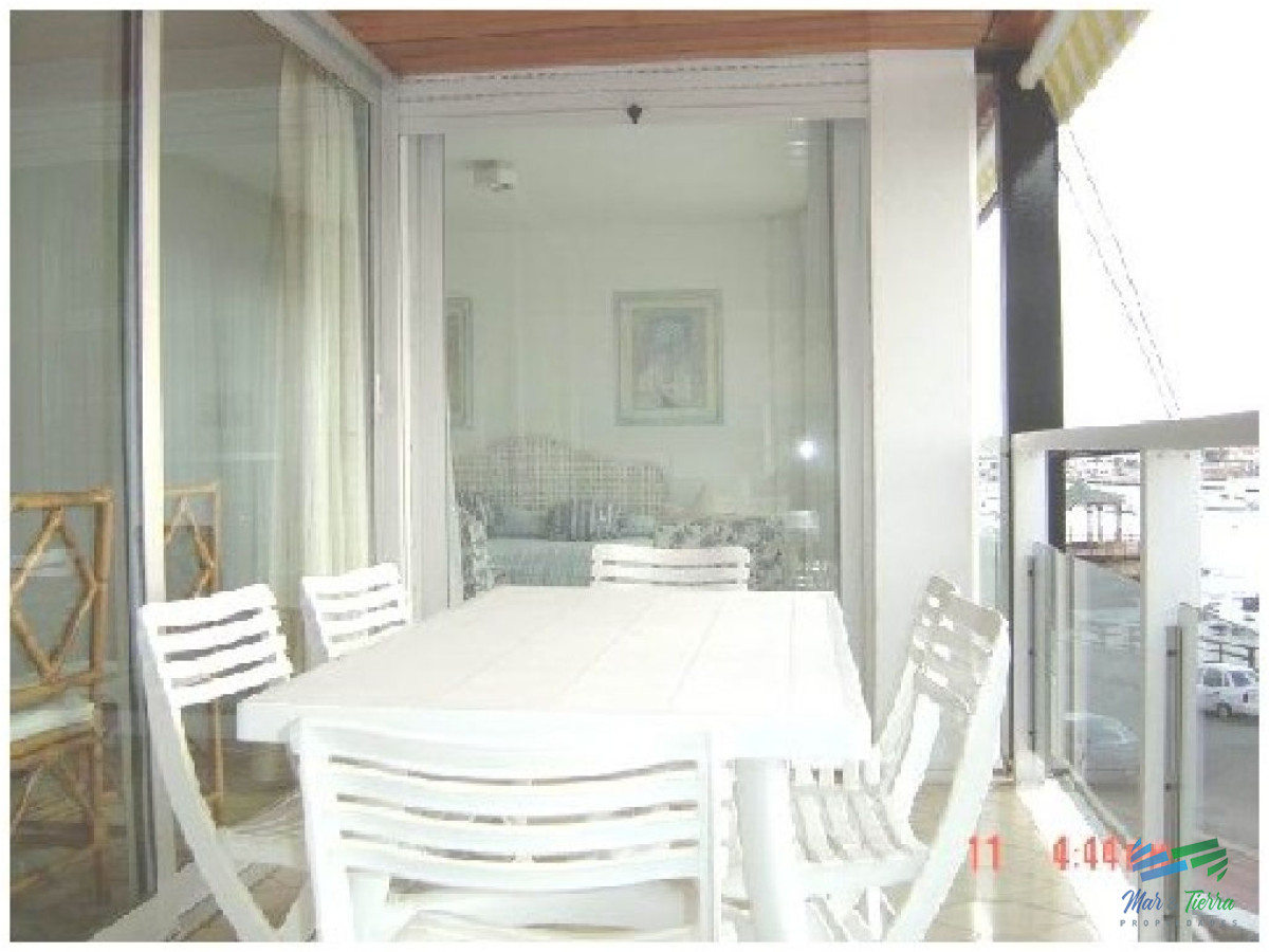 Apartamento ID.101 - Excelente opción en alquiler y venta, primera línea sobre el Puerto de Punta del Este. 