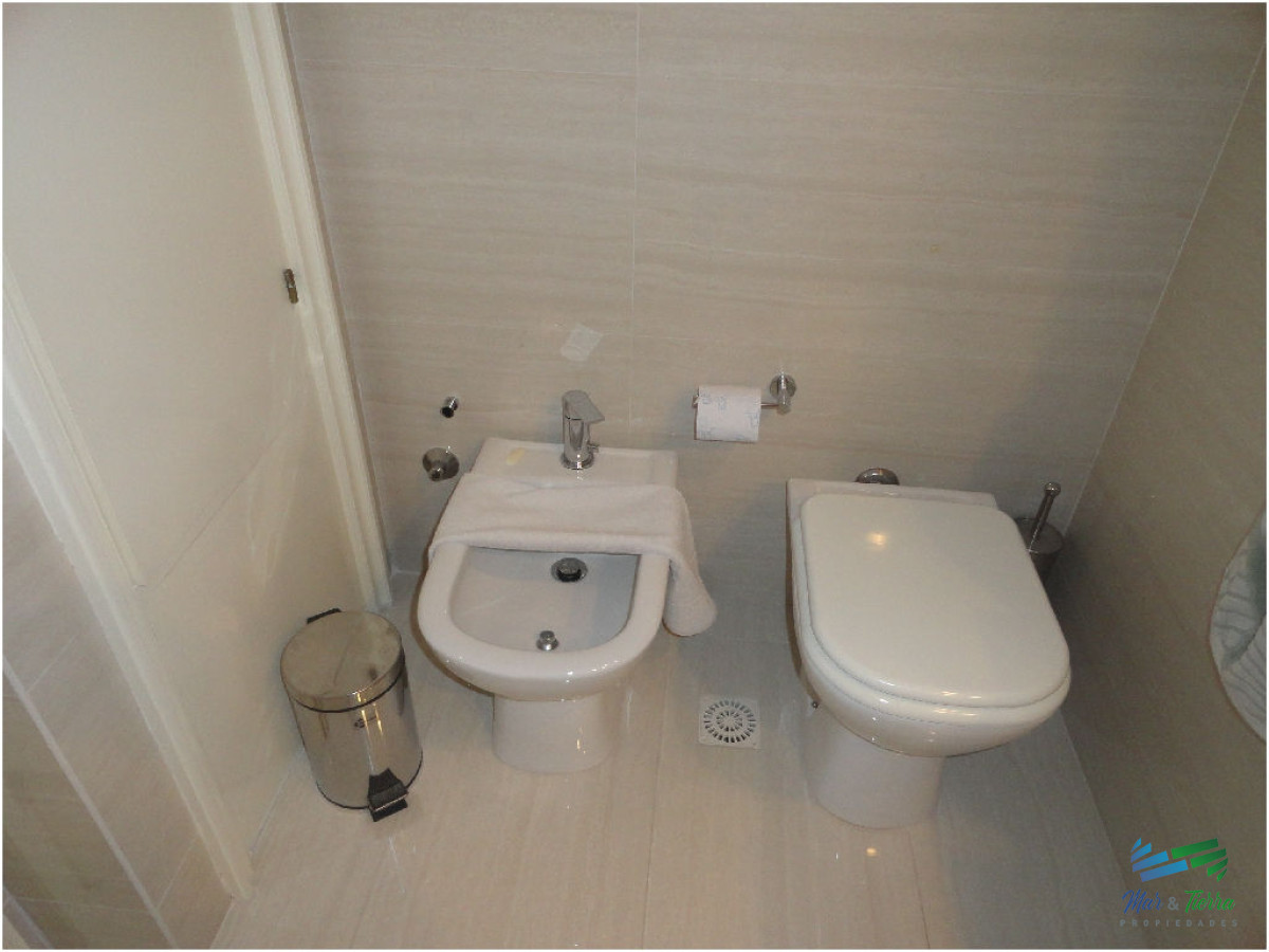 Apartamento ID.101 - Excelente opción en alquiler y venta, primera línea sobre el Puerto de Punta del Este. 