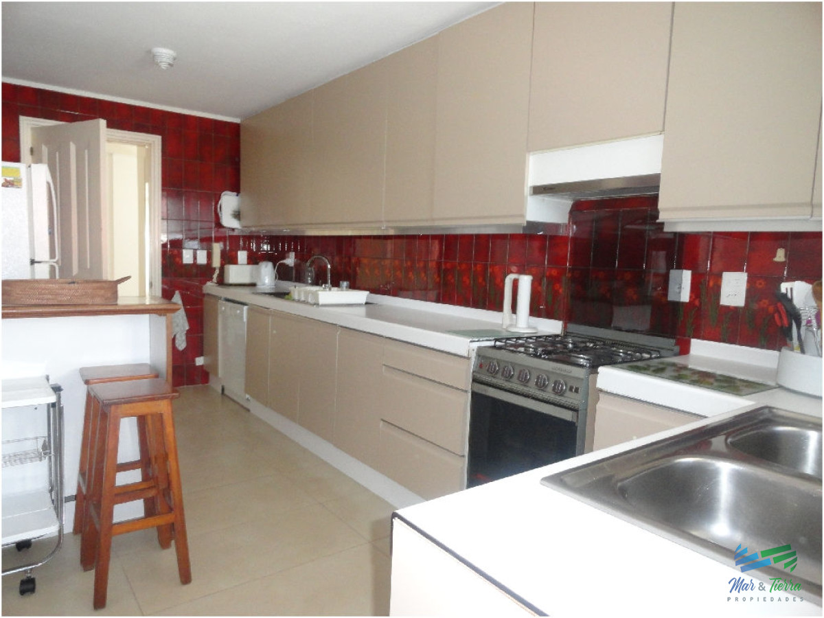 Apartamento ID.101 - Excelente opción en alquiler y venta, primera línea sobre el Puerto de Punta del Este. 