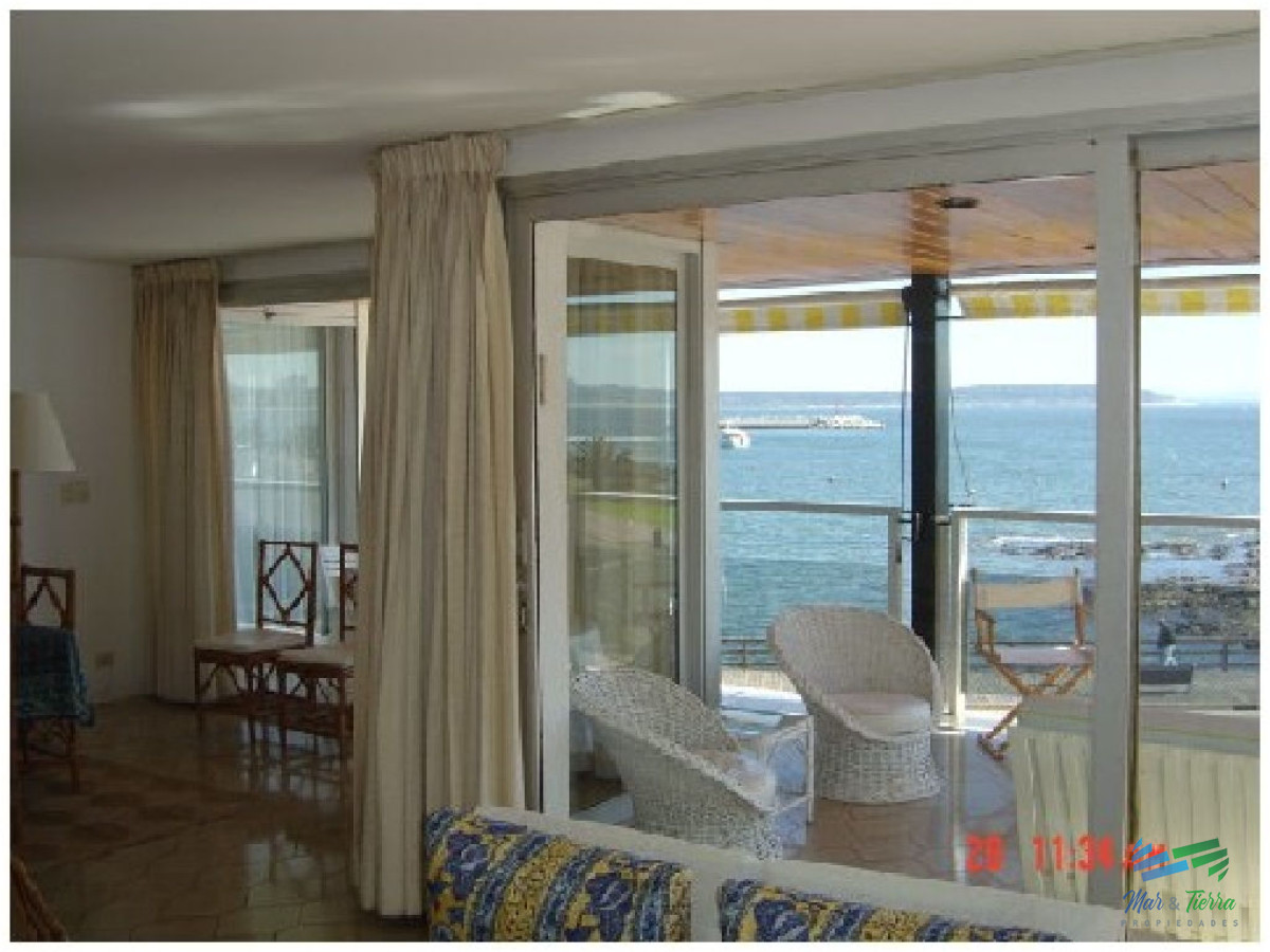 Apartamento ID.101 - Excelente opción en alquiler y venta, primera línea sobre el Puerto de Punta del Este. 