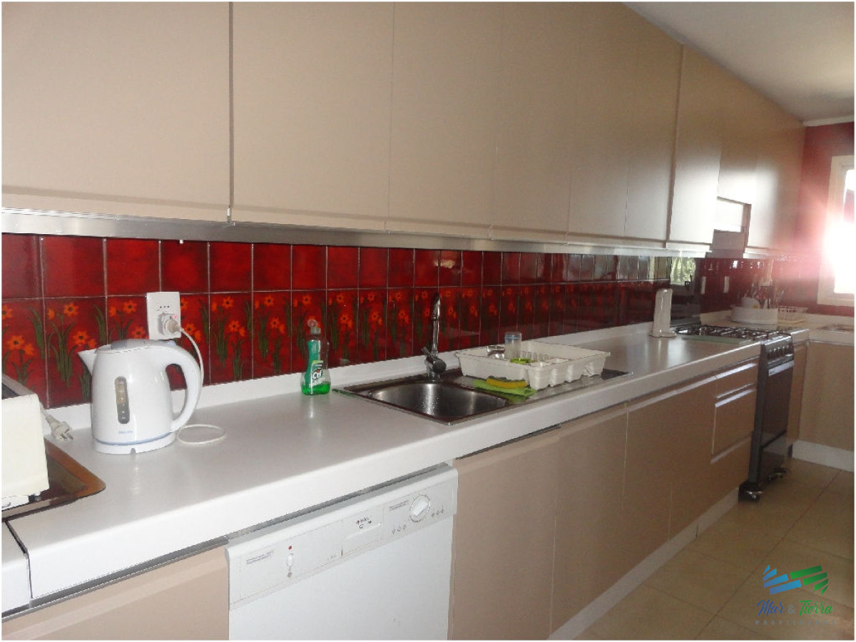 Apartamento ID.101 - Excelente opción en alquiler y venta, primera línea sobre el Puerto de Punta del Este. 