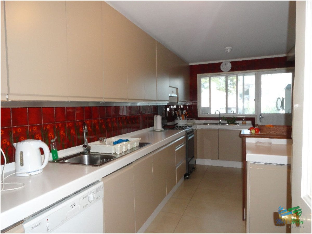 Apartamento ID.101 - Excelente opción en alquiler y venta, primera línea sobre el Puerto de Punta del Este. 