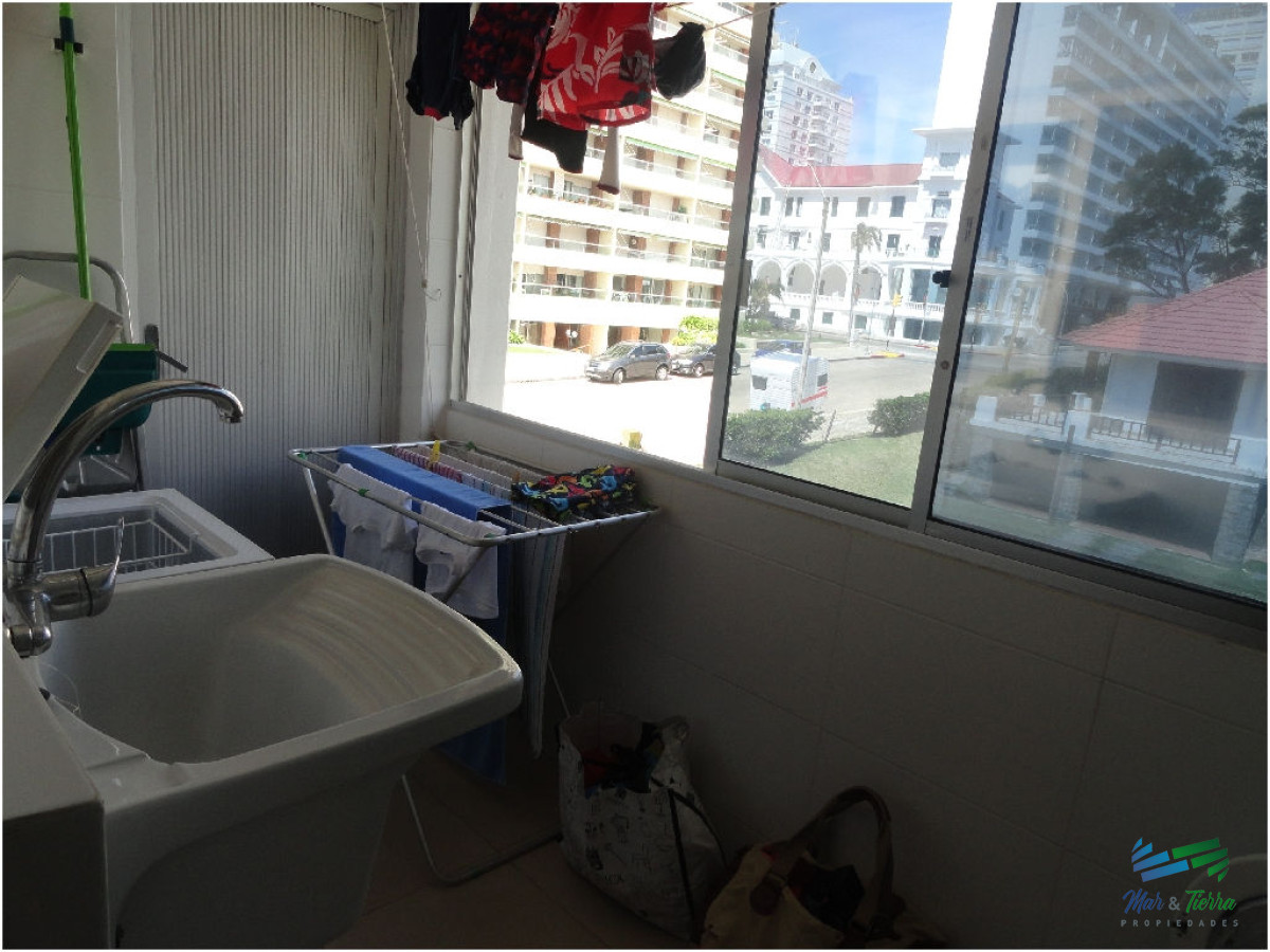Apartamento ID.101 - Excelente opción en alquiler y venta, primera línea sobre el Puerto de Punta del Este. 