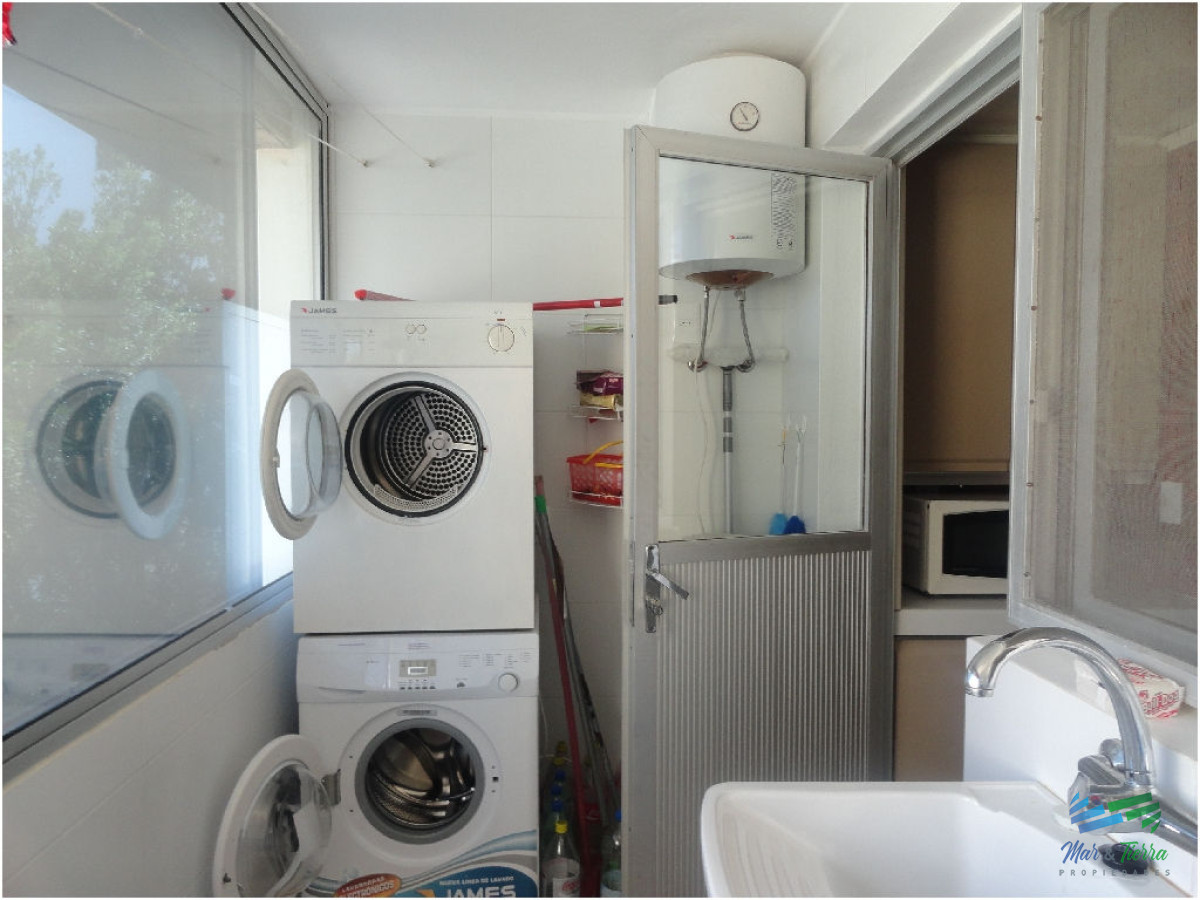Apartamento ID.101 - Excelente opción en alquiler y venta, primera línea sobre el Puerto de Punta del Este. 