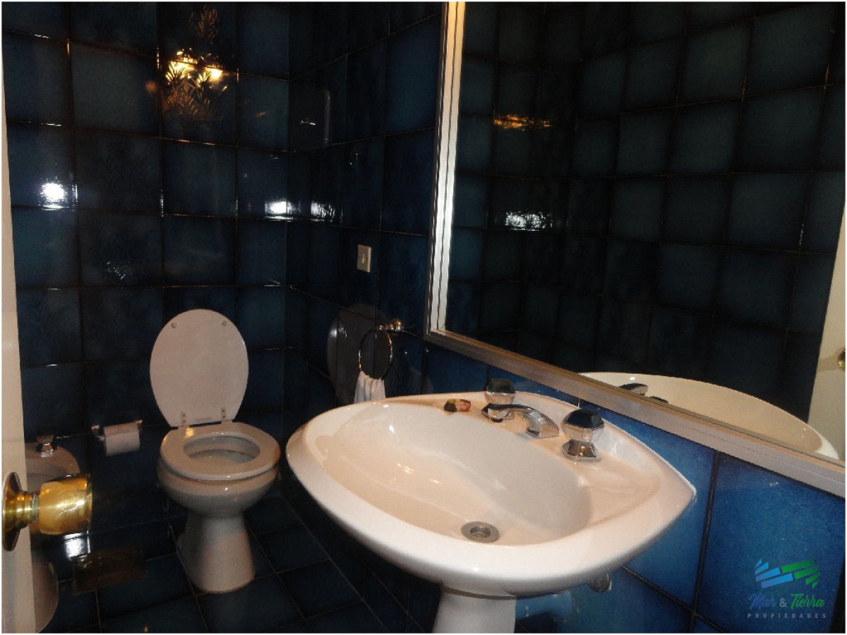Apartamento ID.101 - Excelente opción en alquiler y venta, primera línea sobre el Puerto de Punta del Este. 