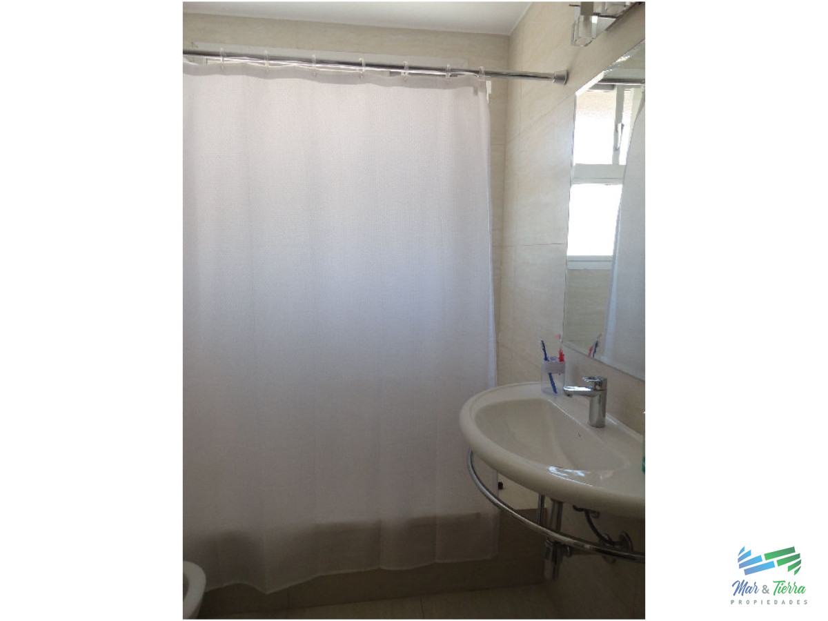 Apartamento ID.101 - Excelente opción en alquiler y venta, primera línea sobre el Puerto de Punta del Este. 