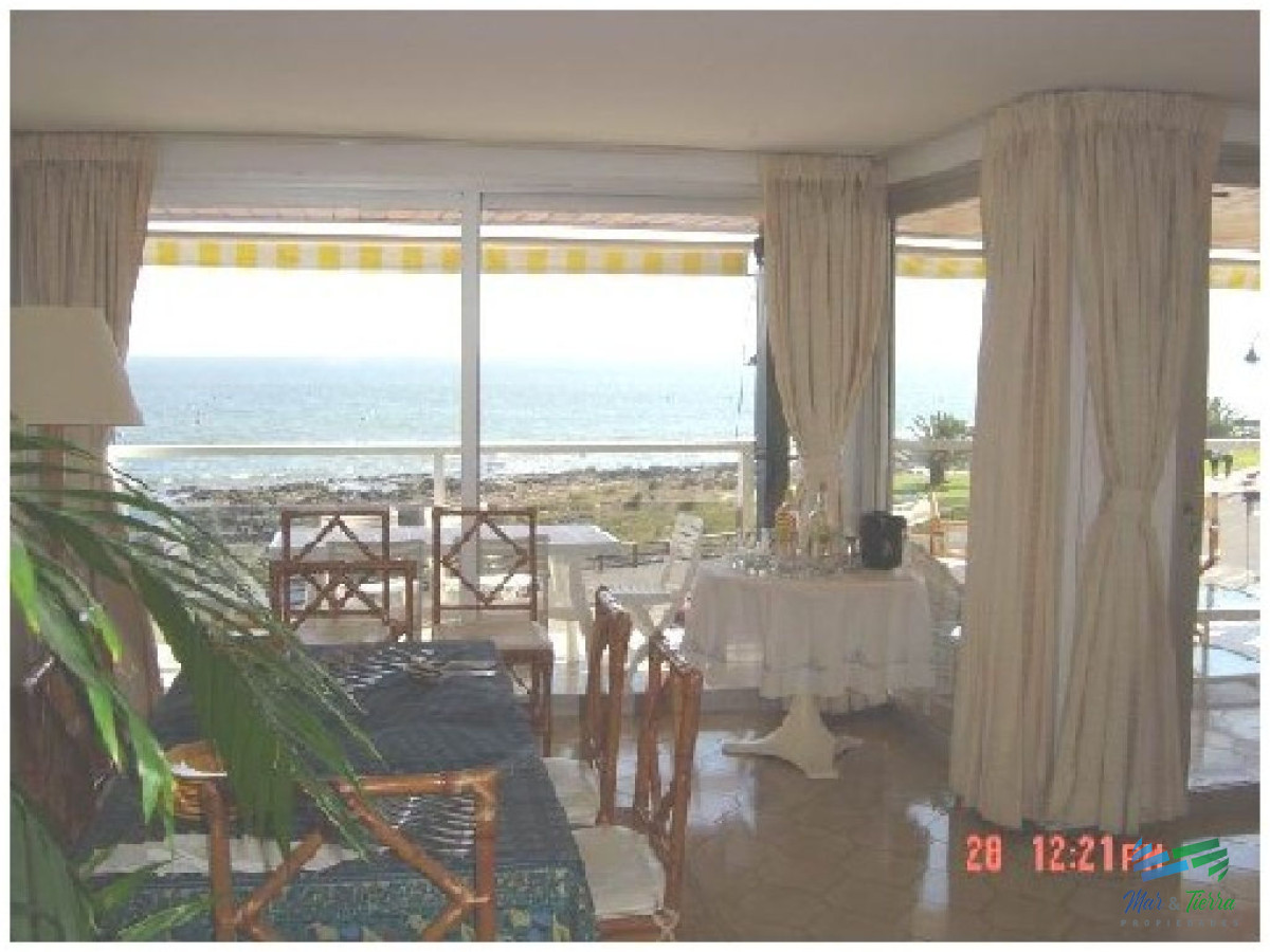 Apartamento ID.101 - Excelente opción en alquiler y venta, primera línea sobre el Puerto de Punta del Este. 