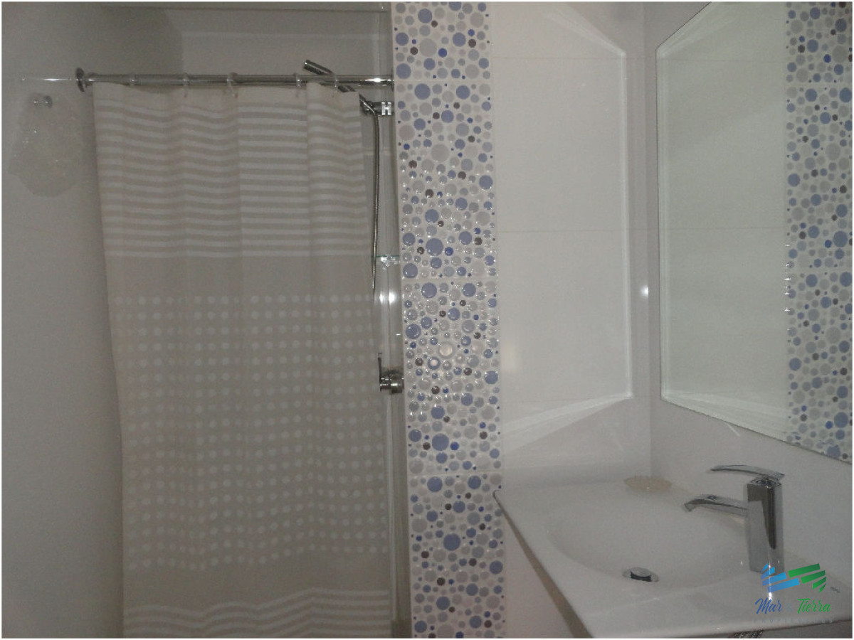 Apartamento ID.101 - Excelente opción en alquiler y venta, primera línea sobre el Puerto de Punta del Este. 