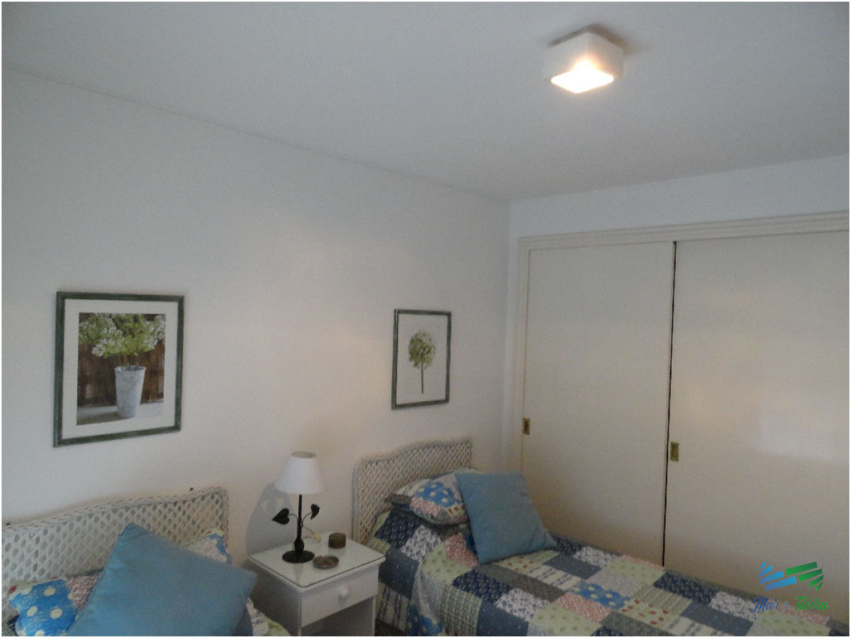 Apartamento ID.101 - Excelente opción en alquiler y venta, primera línea sobre el Puerto de Punta del Este. 