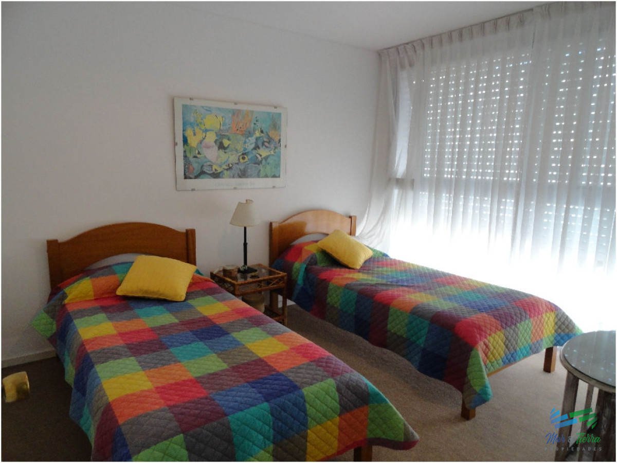 Apartamento ID.101 - Excelente opción en alquiler y venta, primera línea sobre el Puerto de Punta del Este. 