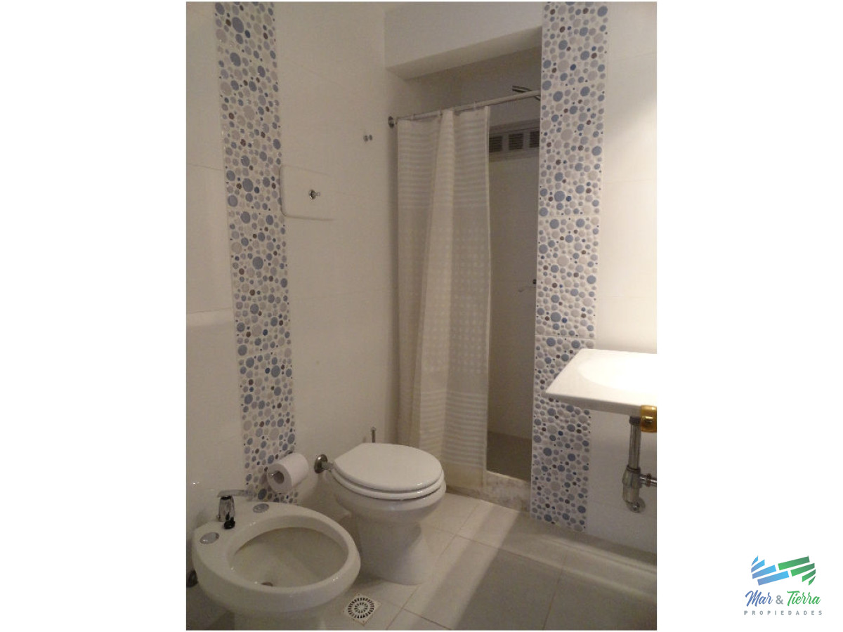 Apartamento ID.101 - Excelente opción en alquiler y venta, primera línea sobre el Puerto de Punta del Este. 