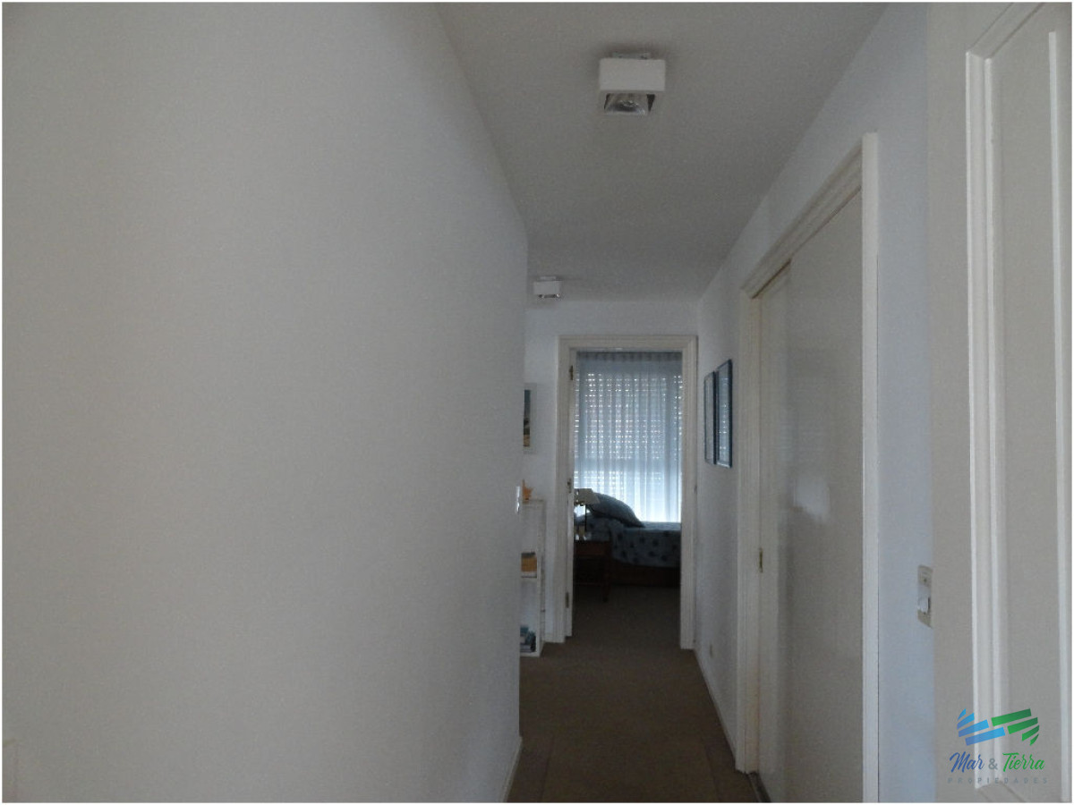 Apartamento ID.101 - Excelente opción en alquiler y venta, primera línea sobre el Puerto de Punta del Este. 