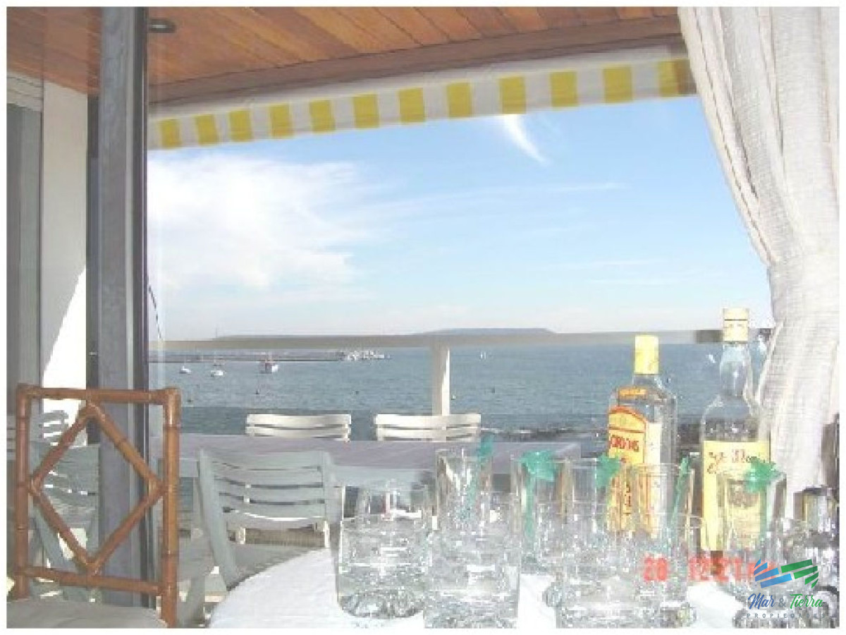 Apartamento ID.101 - Excelente opción en alquiler y venta, primera línea sobre el Puerto de Punta del Este. 