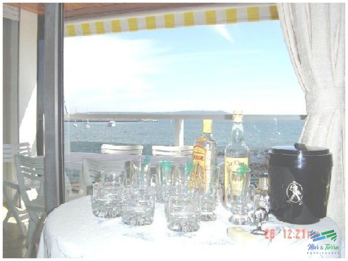 Apartamento ID.101 - Excelente opción en alquiler y venta, primera línea sobre el Puerto de Punta del Este. 