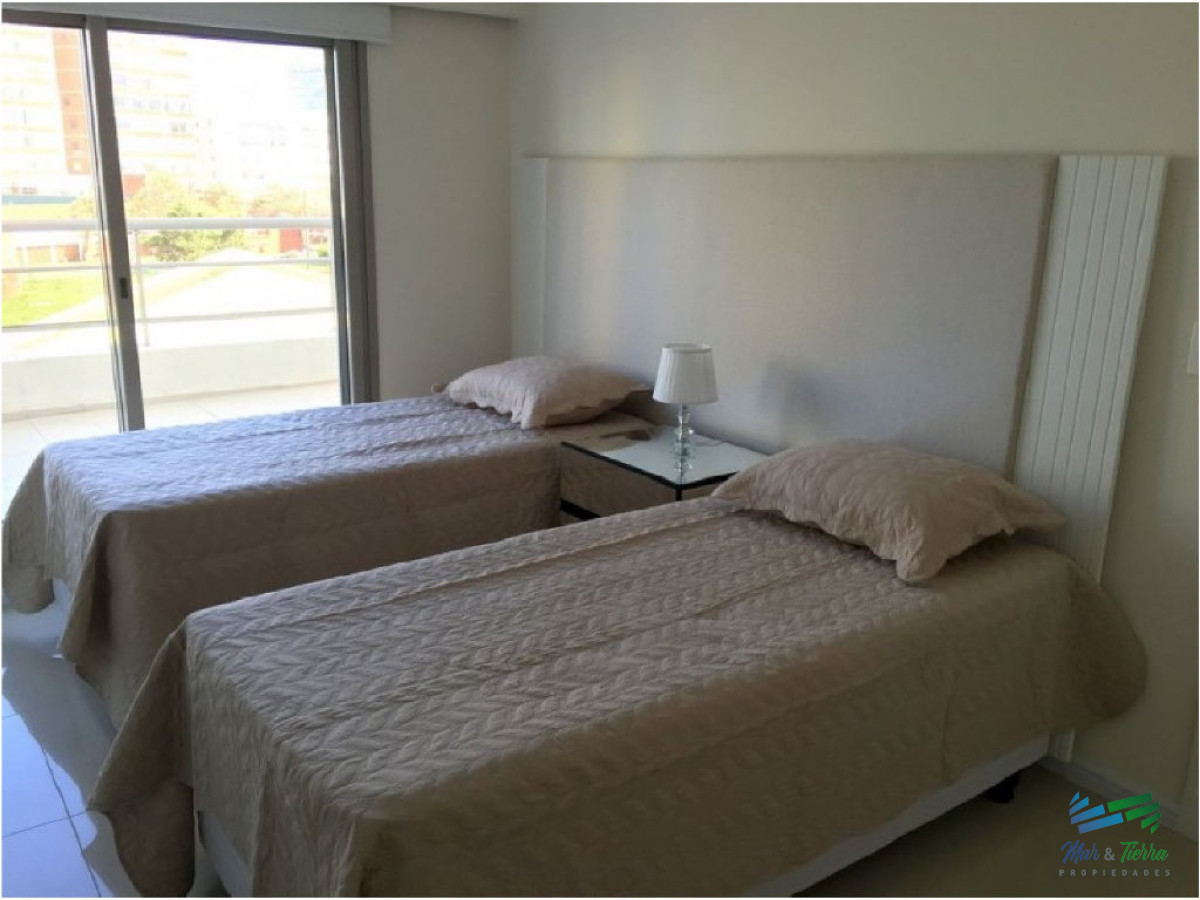 Apartamento ID.1073 - Torre de Categoría, Primera Línea Playa Brava