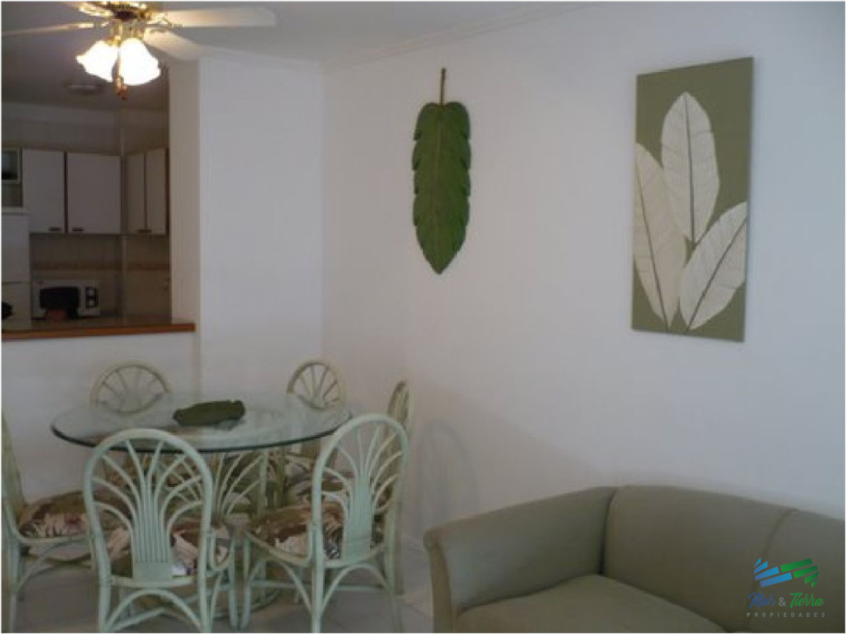 Apartamento ID.1090 - En venta, torre con todos los servicios a una cuadra del mar!!!
