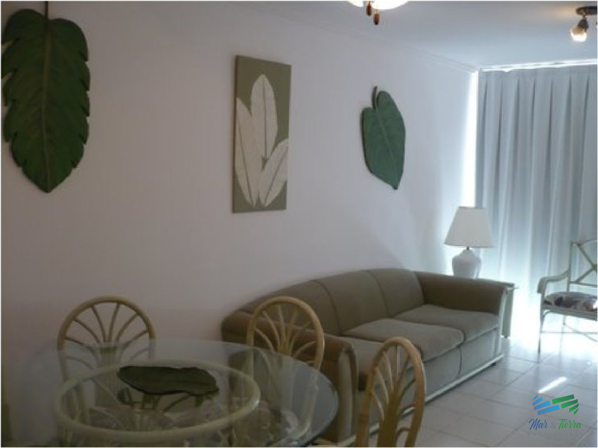 Apartamento ID.1090 - En venta, torre con todos los servicios a una cuadra del mar!!!
