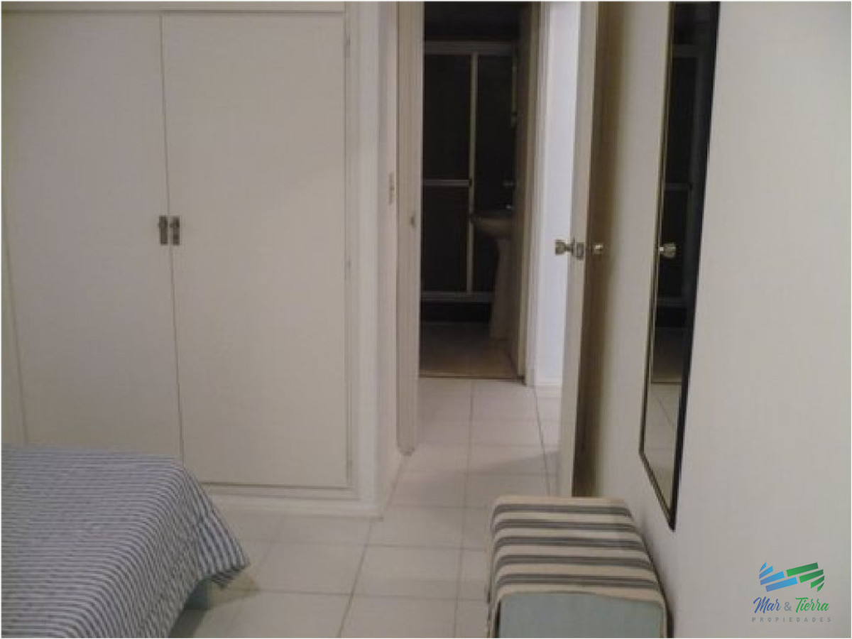 Apartamento ID.1090 - En venta, torre con todos los servicios a una cuadra del mar!!!