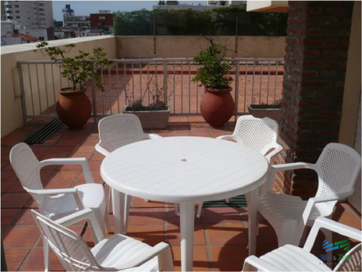 Apartamento ID.1090 - En venta, torre con todos los servicios a una cuadra del mar!!!