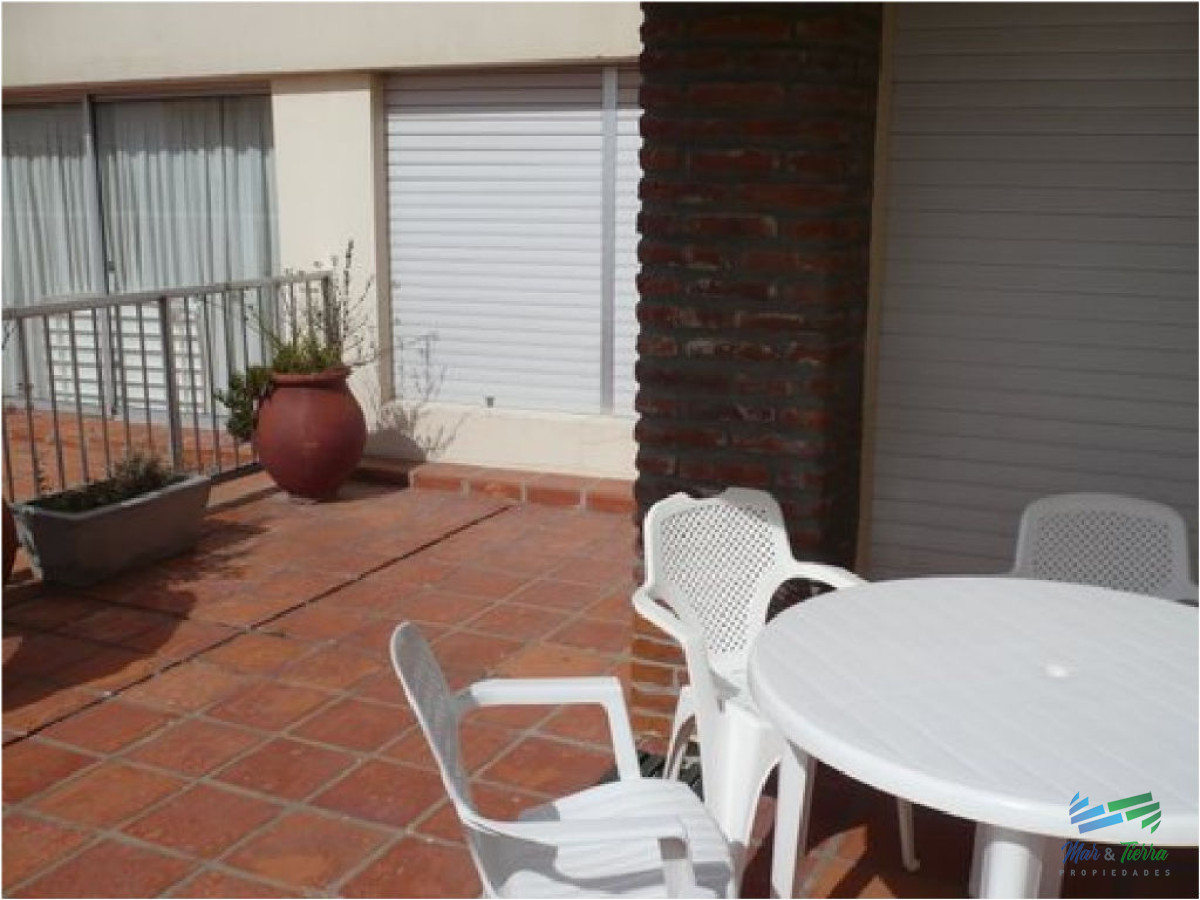 Apartamento ID.1090 - En venta, torre con todos los servicios a una cuadra del mar!!!