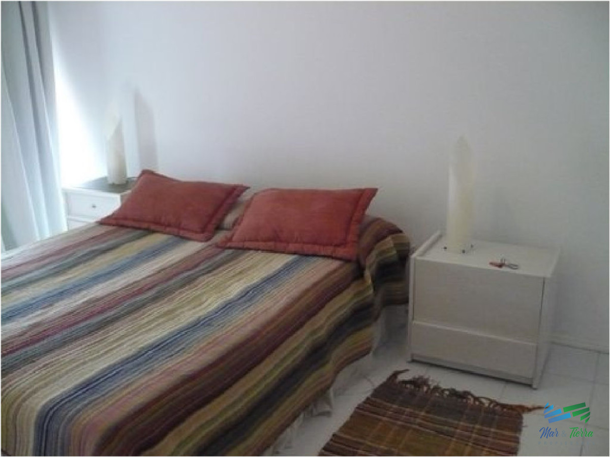 Apartamento ID.1090 - En venta, torre con todos los servicios a una cuadra del mar!!!
