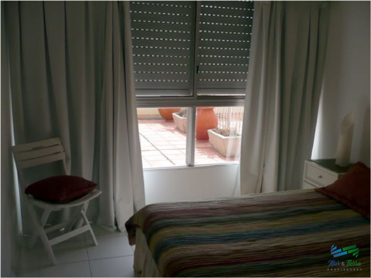Apartamento ID.1090 - En venta, torre con todos los servicios a una cuadra del mar!!!