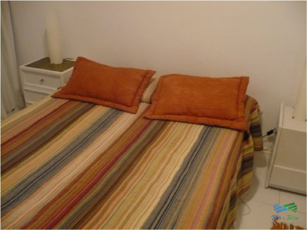 Apartamento ID.1090 - En venta, torre con todos los servicios a una cuadra del mar!!!