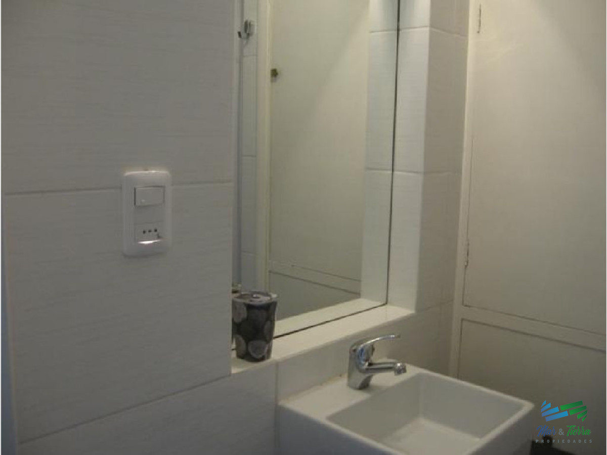 Apartamento ID.1143 - Apartamento en alquiler en Punta del Este, frente a playa mansa.