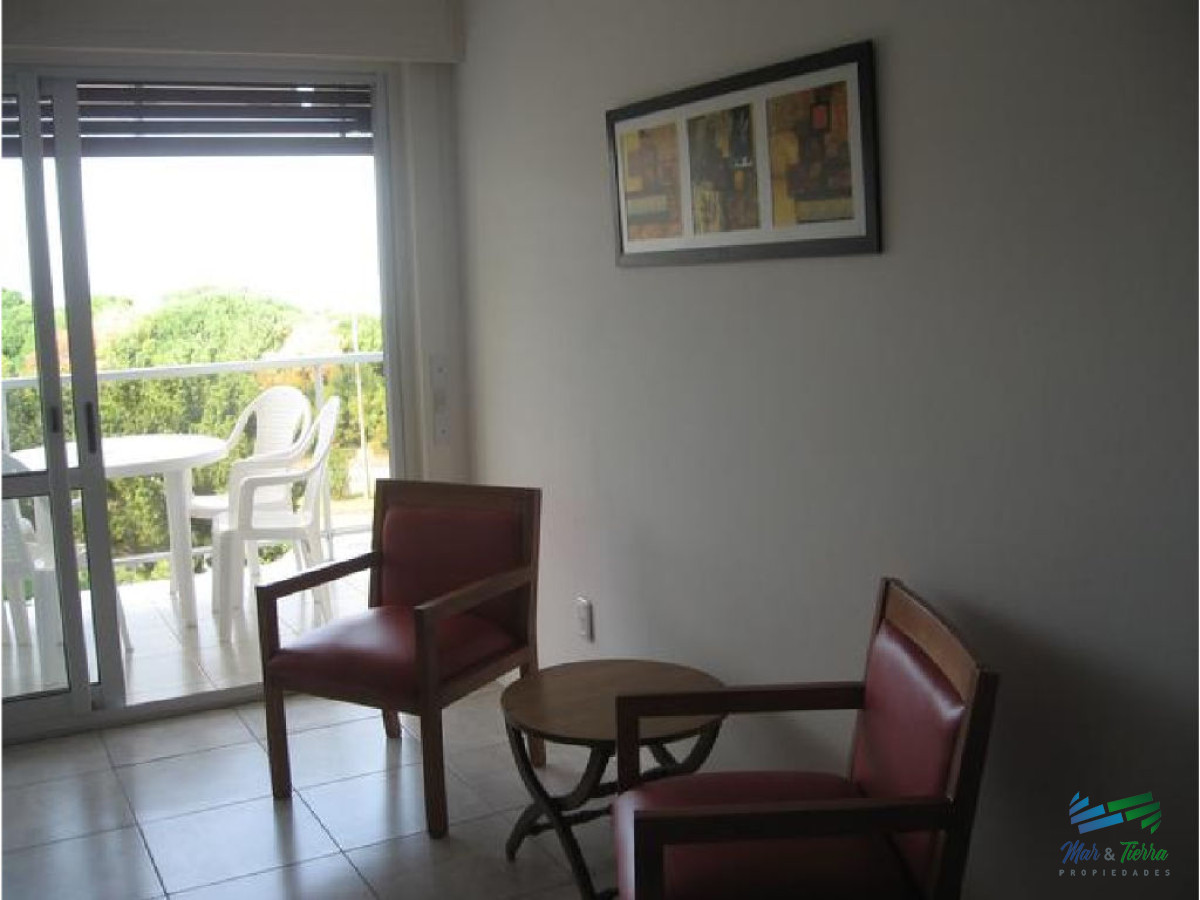 Apartamento ID.1143 - Apartamento en alquiler en Punta del Este, frente a playa mansa.