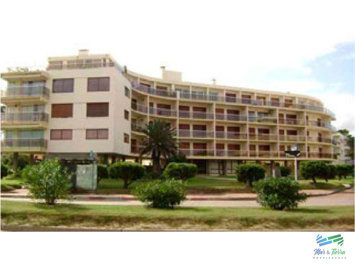 Apartamento ID.1143 - Apartamento en alquiler en Punta del Este, frente a playa mansa.