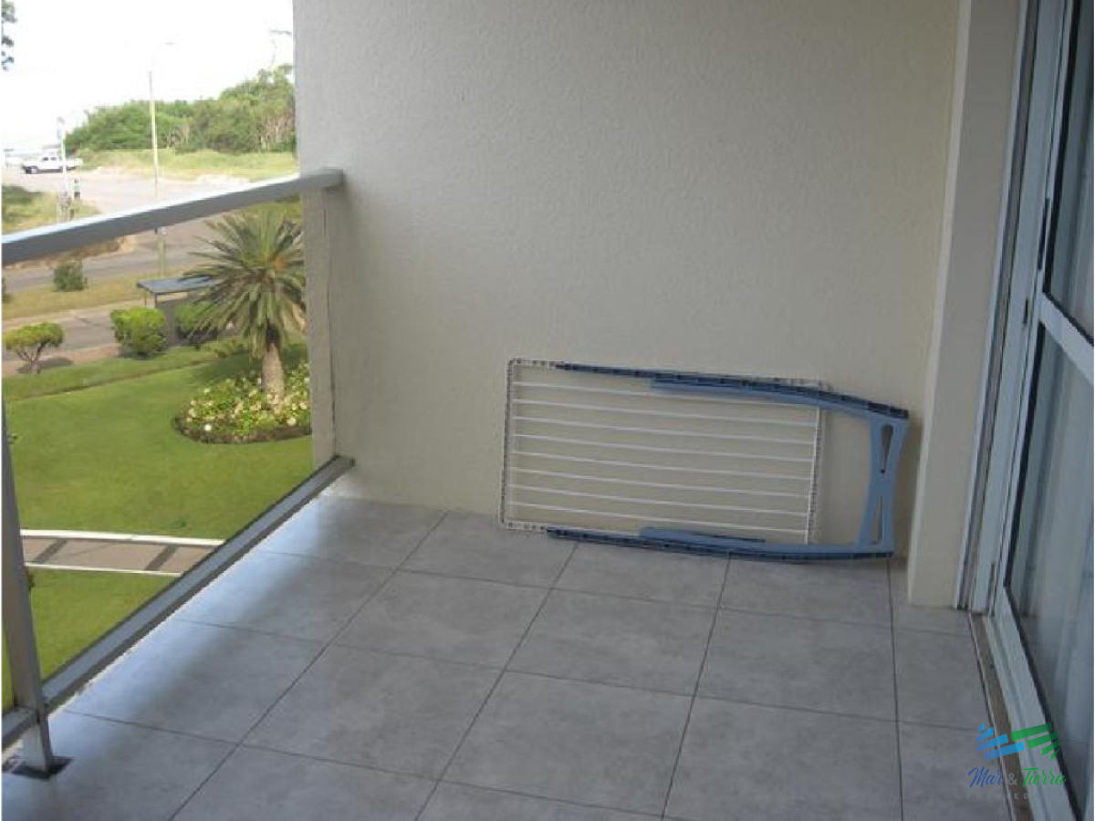 Apartamento ID.1143 - Apartamento en alquiler en Punta del Este, frente a playa mansa.
