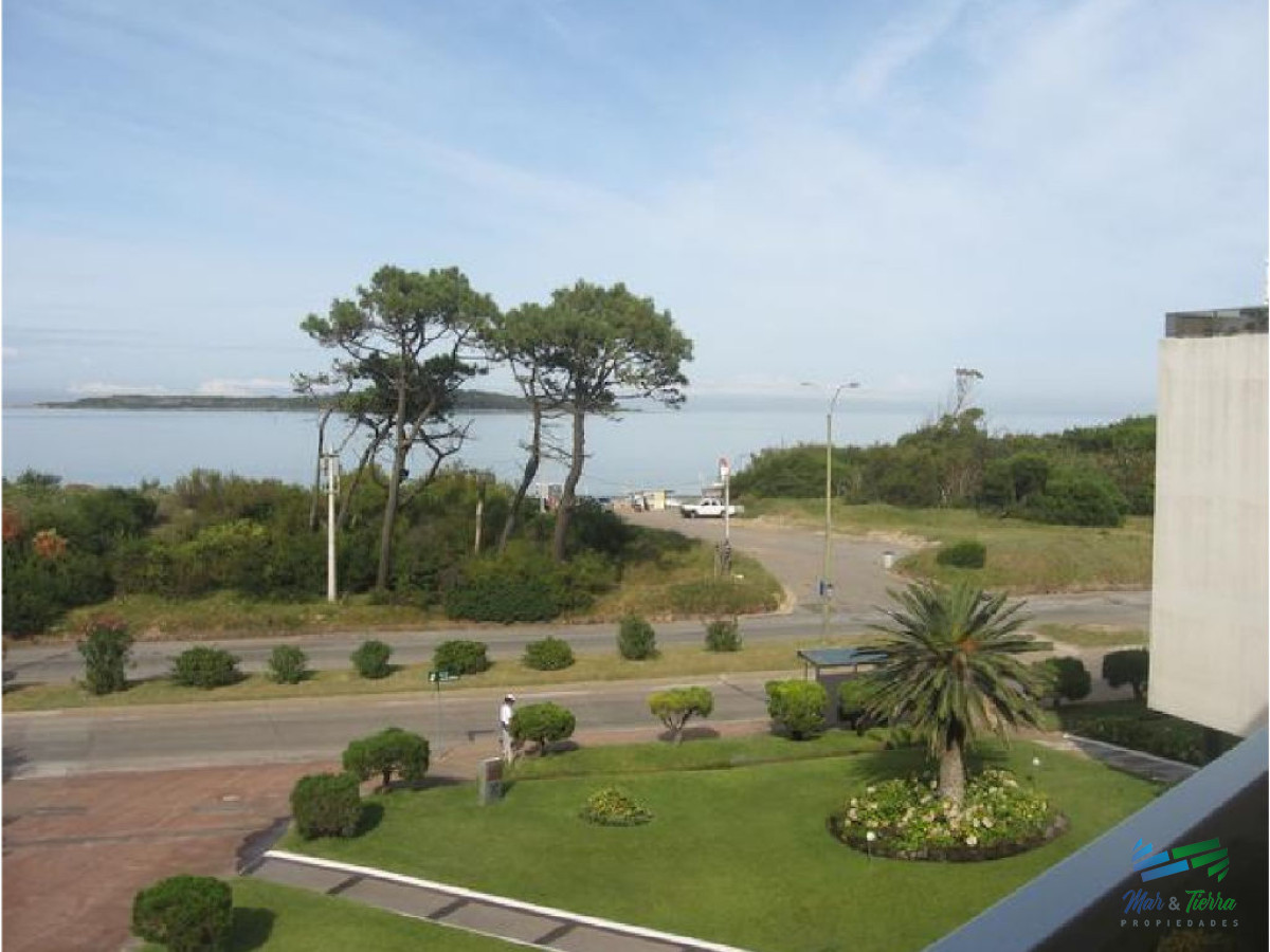 Apartamento ID.1143 - Apartamento en alquiler en Punta del Este, frente a playa mansa.