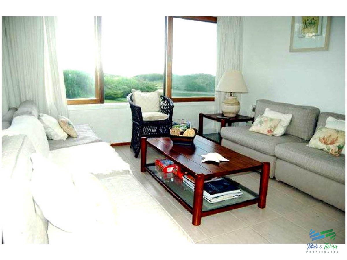 Apartamento ID.114 - MUY LINDO APARTAMENTO EN UNA DE LAS ZONAS MAS TRANQUILAS DE PUNTA DEL ESTE! PRIMERA LINEA.