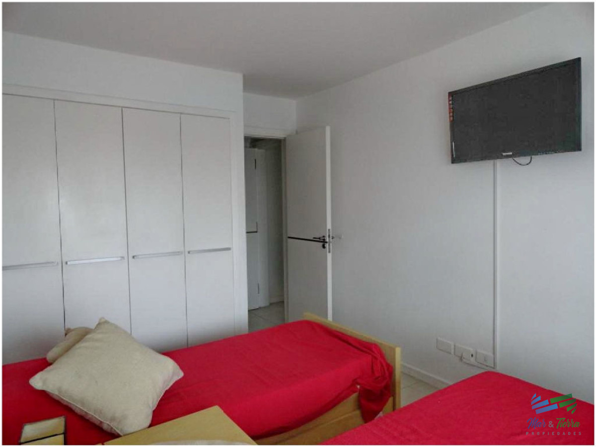 Apartamento ID.11 - Vendo 2 dormitorios en edificio con buenos servicios, parada 3, Punta del Este