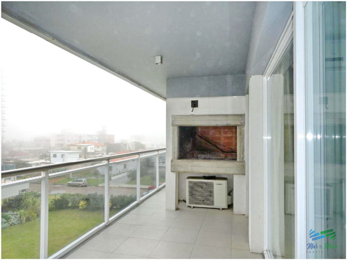 Apartamento ID.11 - Vendo 2 dormitorios en edificio con buenos servicios, parada 3, Punta del Este