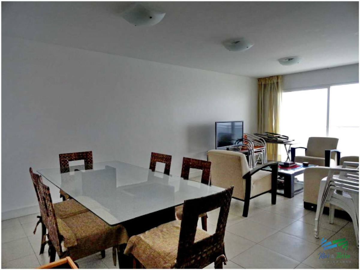 Apartamento ID.11 - Vendo 2 dormitorios en edificio con buenos servicios, parada 3, Punta del Este