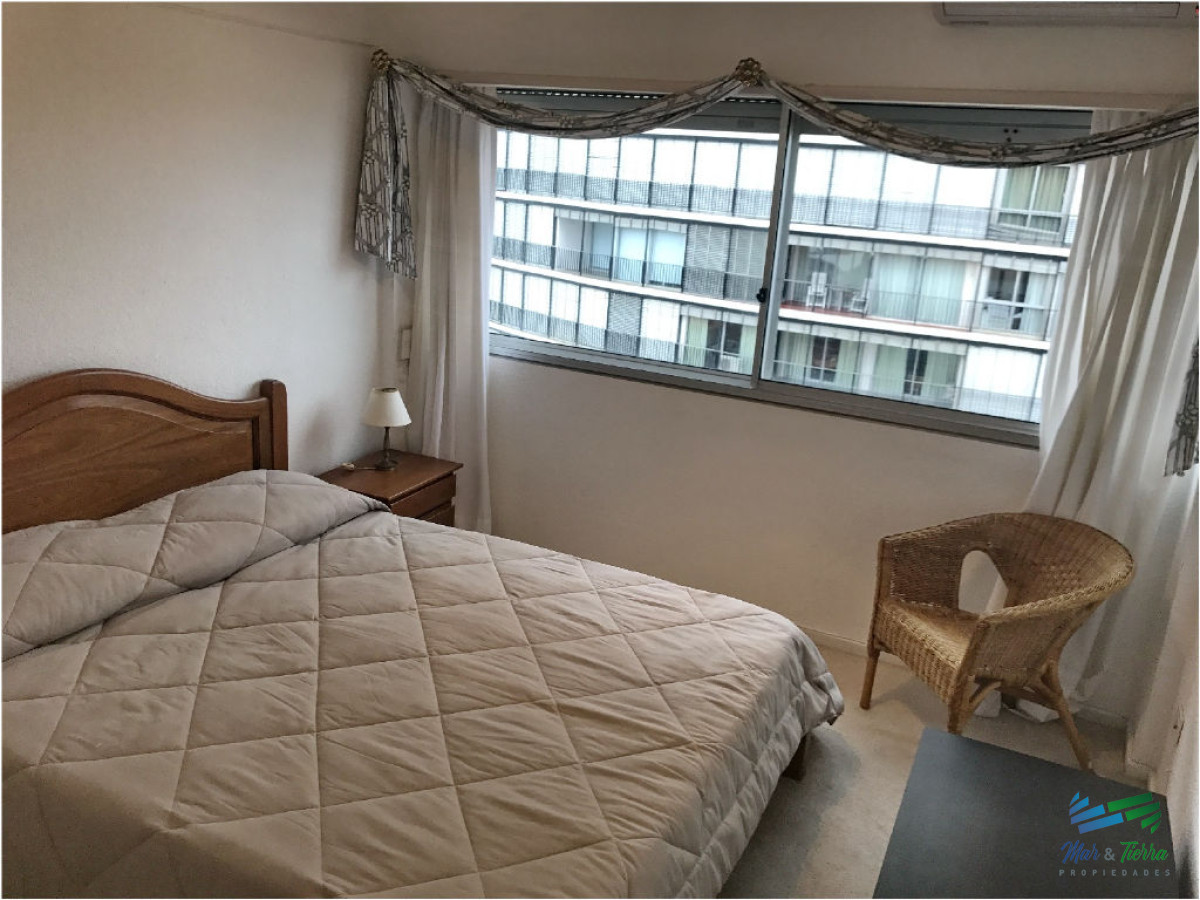 Apartamento ID.1200 - En venta y alquiler.. Apartamento en Península excelentes vistas al mar y Puerto- Punta del Este 