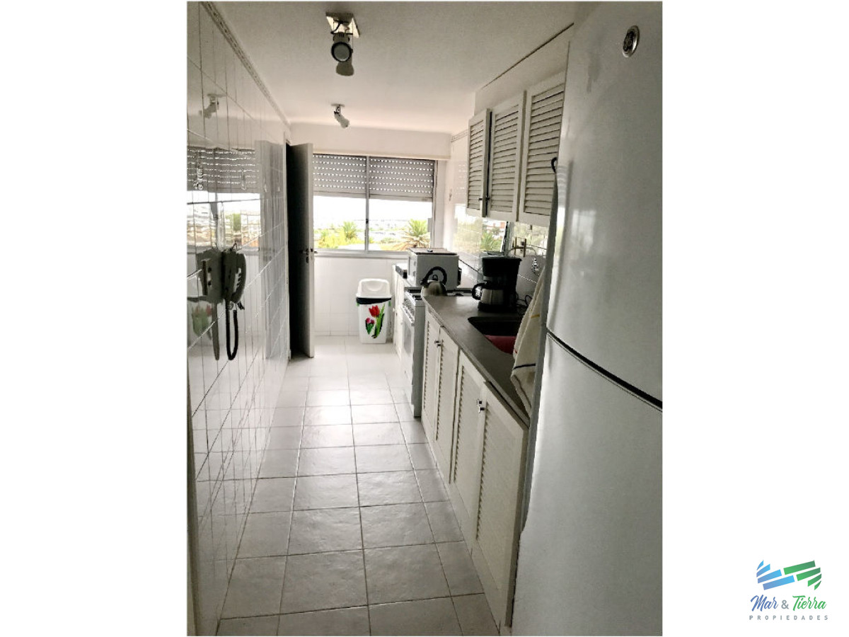 Apartamento ID.1200 - En venta y alquiler.. Apartamento en Península excelentes vistas al mar y Puerto- Punta del Este 