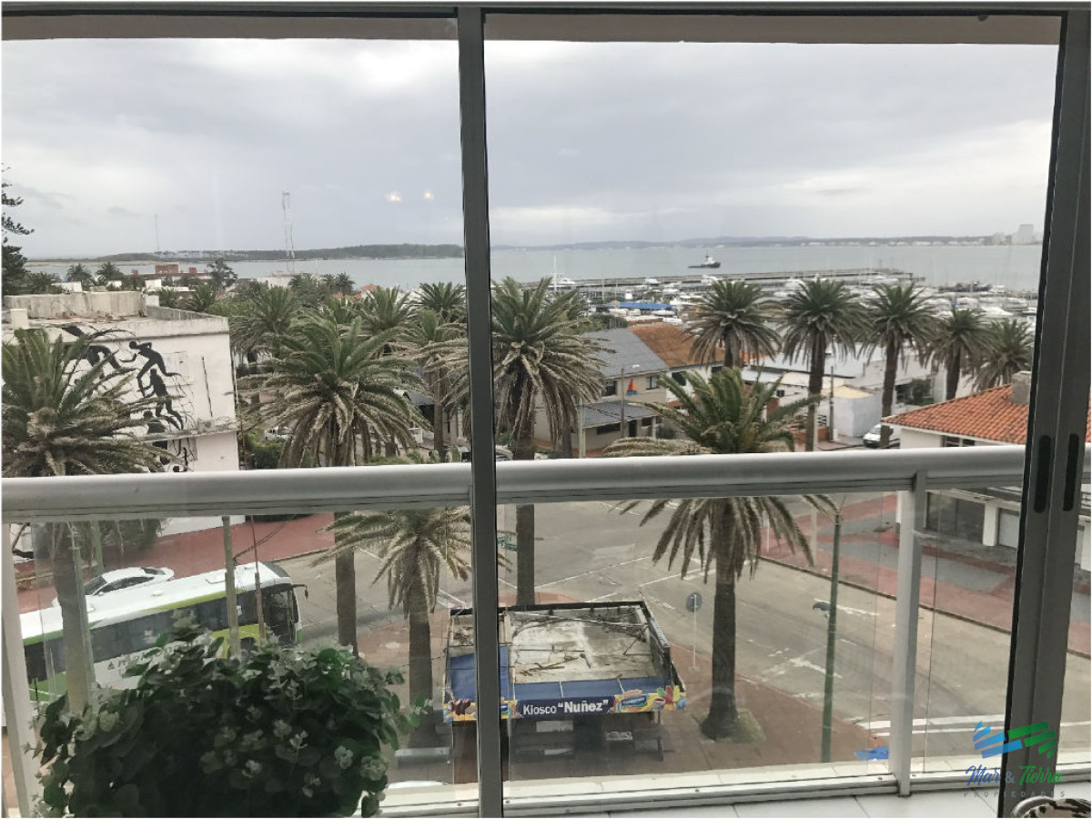 Apartamento ID.1200 - En venta y alquiler.. Apartamento en Península excelentes vistas al mar y Puerto- Punta del Este 