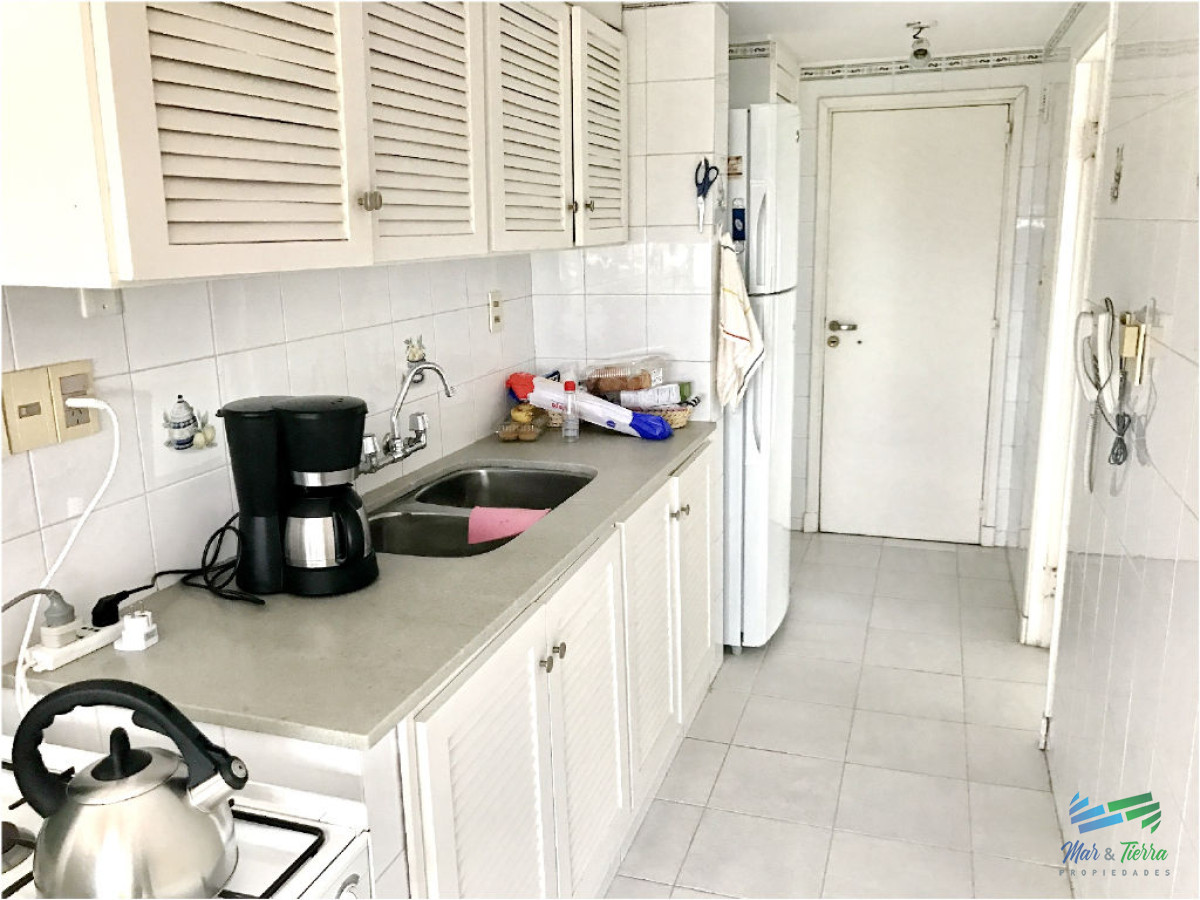 Apartamento ID.1200 - En venta y alquiler.. Apartamento en Península excelentes vistas al mar y Puerto- Punta del Este 