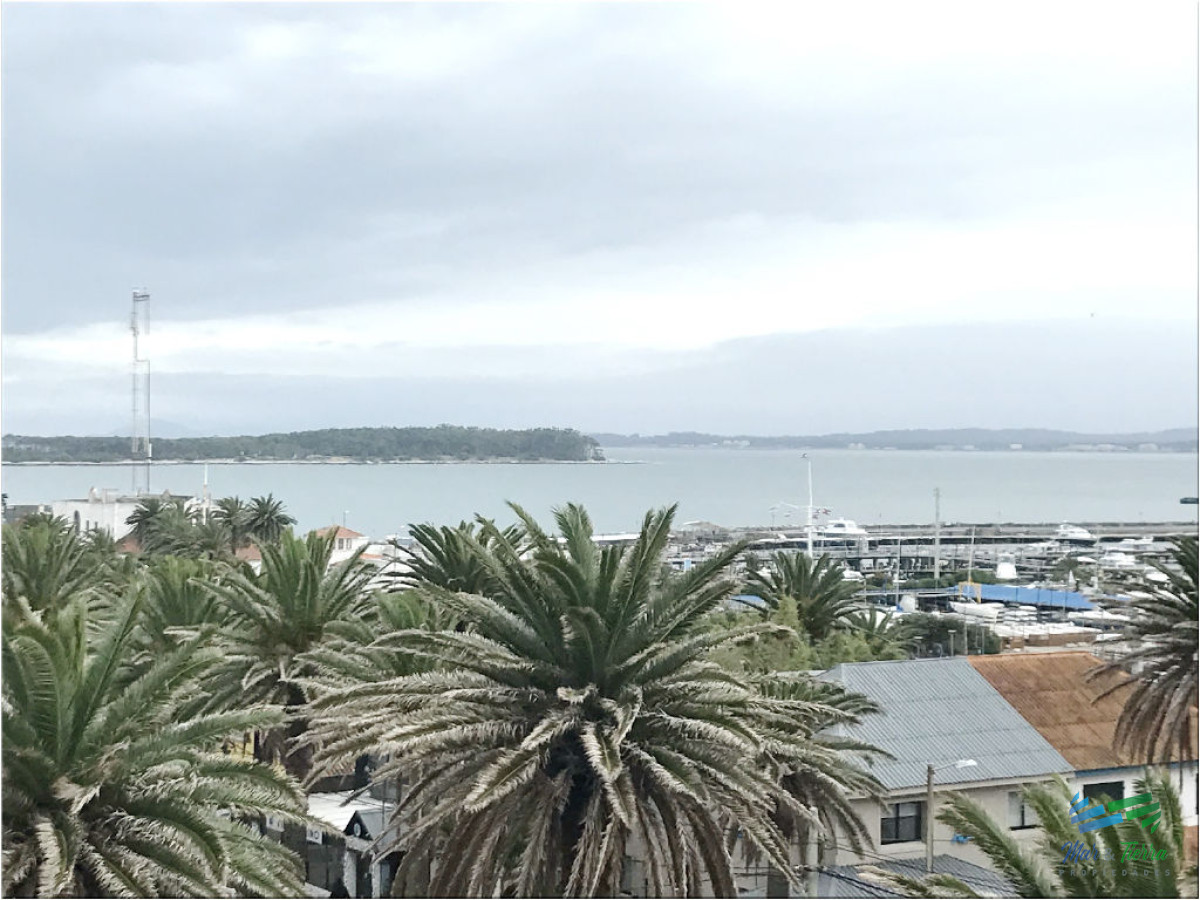 Apartamento ID.1200 - En venta y alquiler.. Apartamento en Península excelentes vistas al mar y Puerto- Punta del Este 
