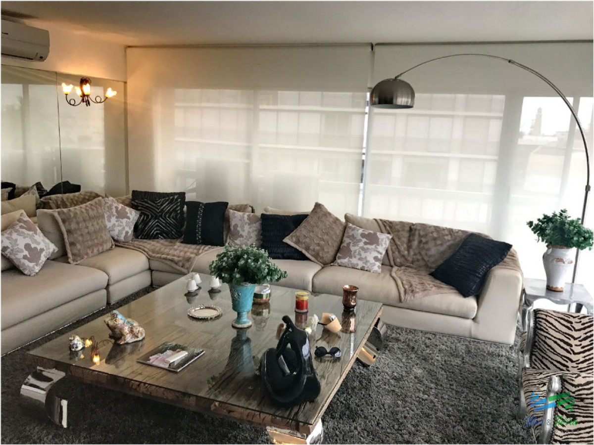 Apartamento ID.1200 - En venta y alquiler.. Apartamento en Península excelentes vistas al mar y Puerto- Punta del Este 