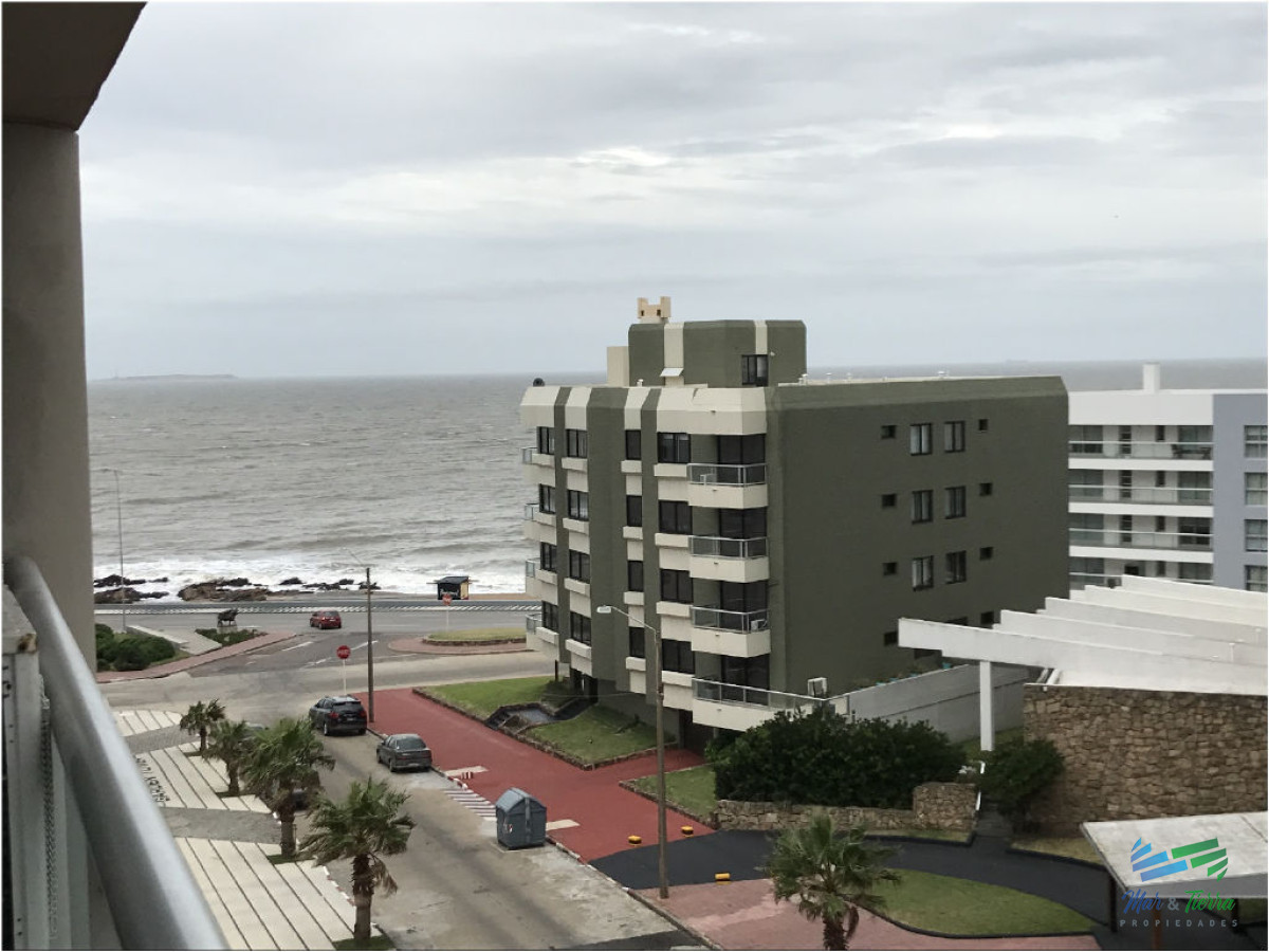 Apartamento ID.1200 - En venta y alquiler.. Apartamento en Península excelentes vistas al mar y Puerto- Punta del Este 