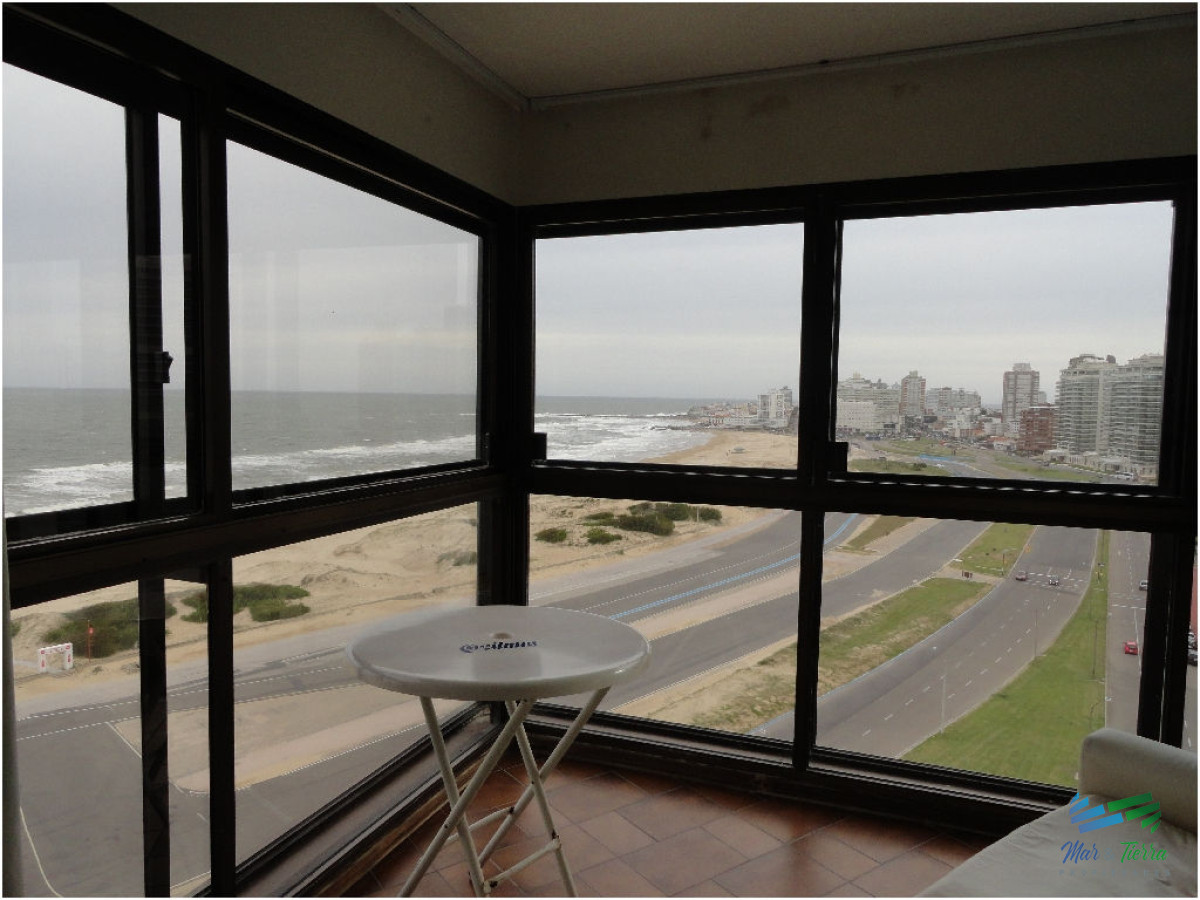 Apartamento ID.12 - Apartamento en alquiler 3 dormitorios, frente al mar en Punta del Este.