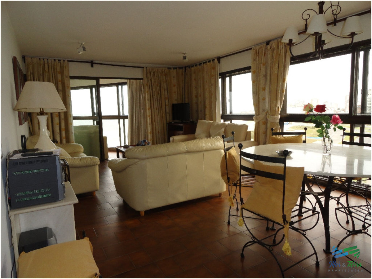Apartamento ID.12 - Apartamento en alquiler 3 dormitorios, frente al mar en Punta del Este.