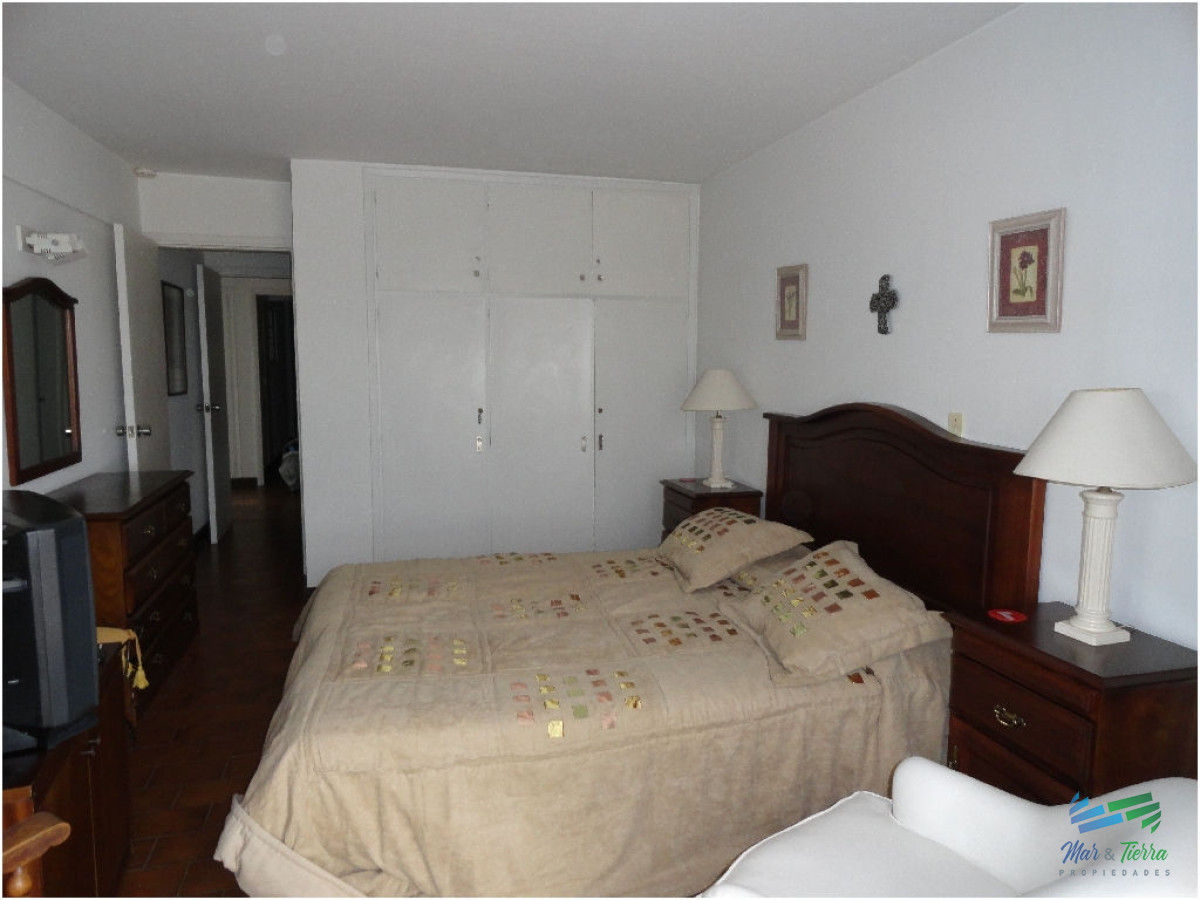 Apartamento ID.12 - Apartamento en alquiler 3 dormitorios, frente al mar en Punta del Este.
