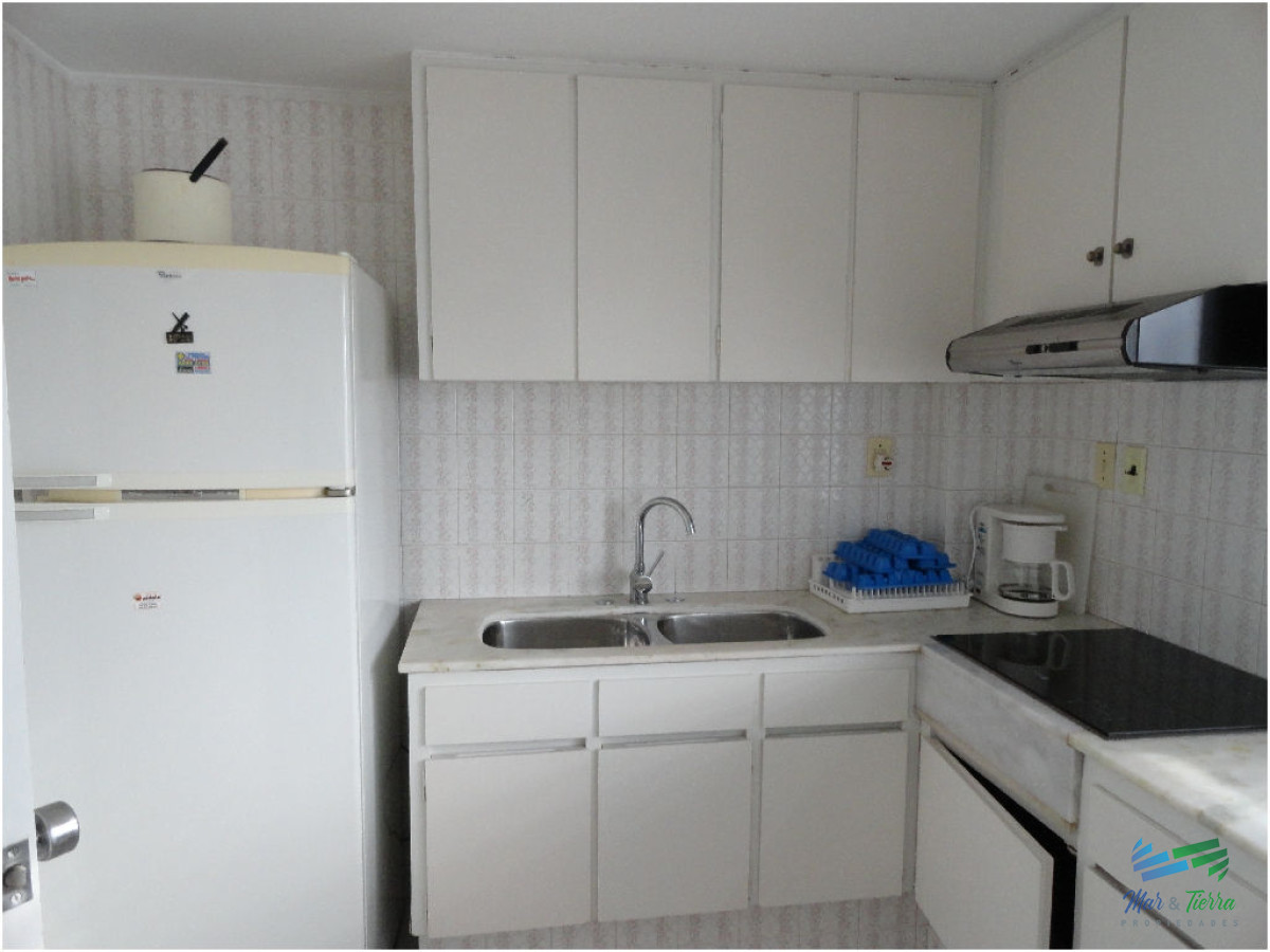 Apartamento ID.12 - Apartamento en alquiler 3 dormitorios, frente al mar en Punta del Este.